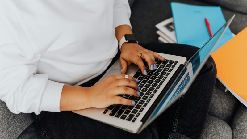 How to write an essay without plagiarism with citation and paraphrasing techniques.